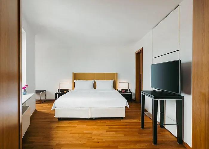 Main Plaza Tower 4* Frankfurt nad Menem